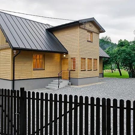 Chabrow 4, Dom 2 公寓 *